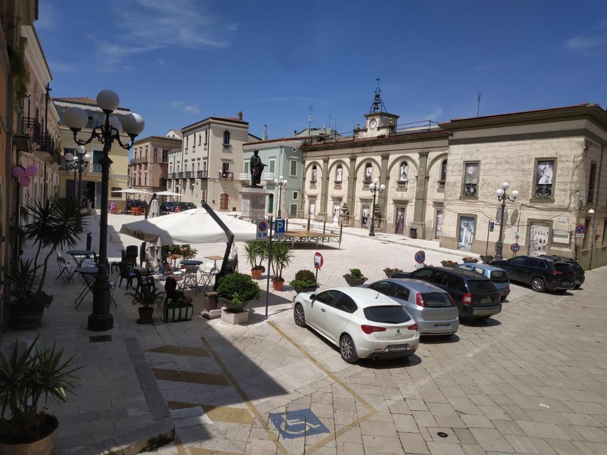Bed And Breakfast In Piazza Orazio فينوسا المظهر الخارجي الصورة
