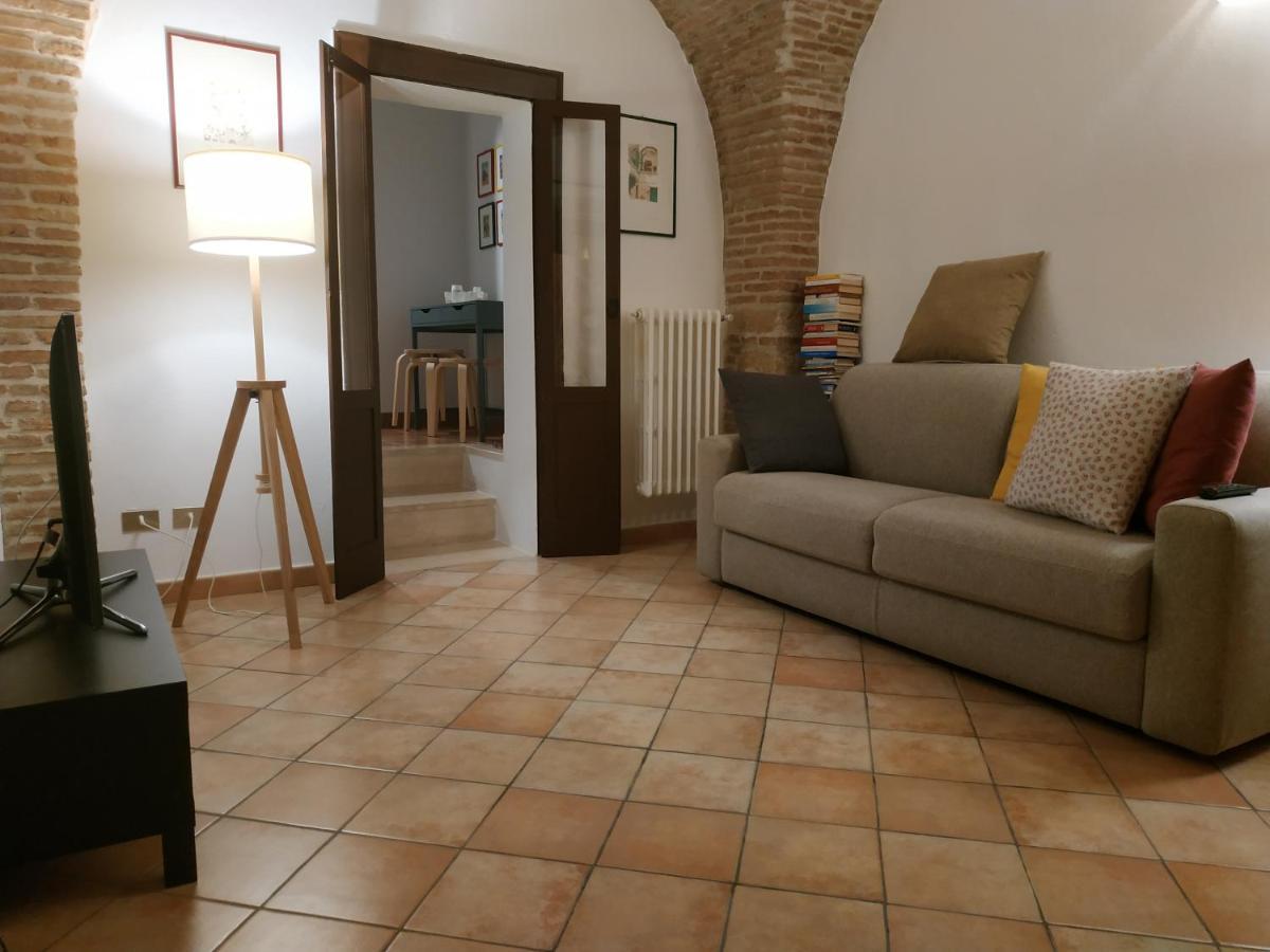 Bed And Breakfast In Piazza Orazio فينوسا المظهر الخارجي الصورة