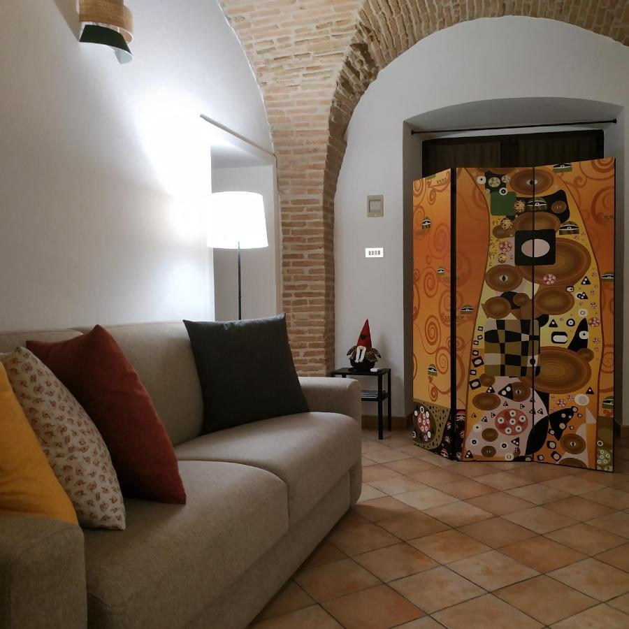 Bed And Breakfast In Piazza Orazio فينوسا المظهر الخارجي الصورة